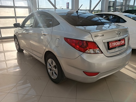 Hyundai Solaris 1.4 MT (107 л.с.), 2012