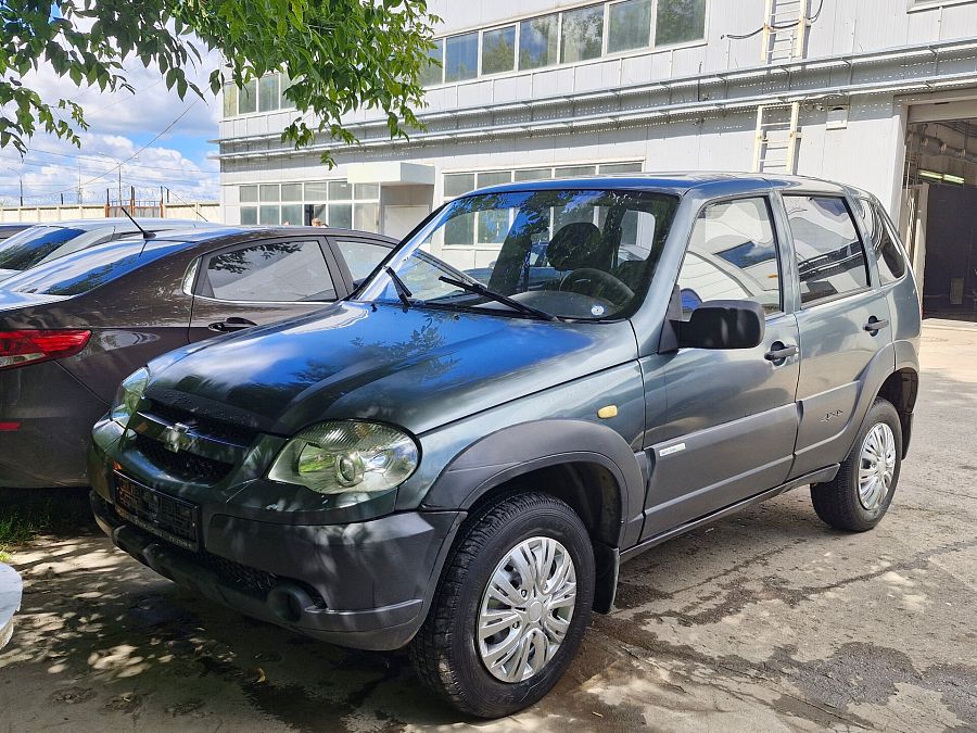 Chevrolet Niva 1.7 MT (80 л.с.) 4WD, 2011