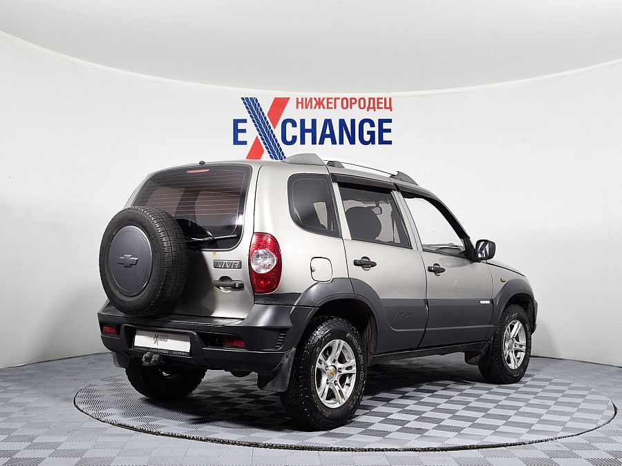 Chevrolet Niva 1.7 MT (80 л.с.) 4WD, 2011