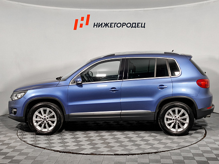 Volkswagen Tiguan 2.0 AT (170 л.с.) 4WD, 2011 — купить в Нижнем Новгороде