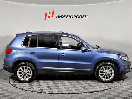Volkswagen Tiguan 2.0 AT (170 л.с.) 4WD, 2011 — купить в Нижнем Новгороде