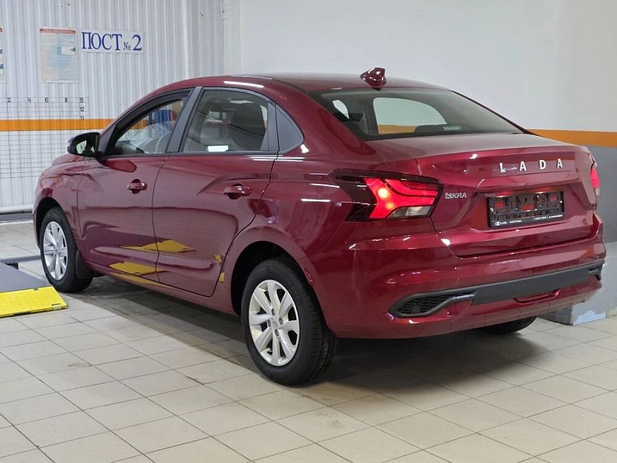 Lada (Ваз) Iskra 1.6 CVT (106 л.с.), 2026