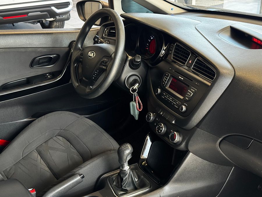 Kia Ceed 1.6 MT (129 л.с.), 2014