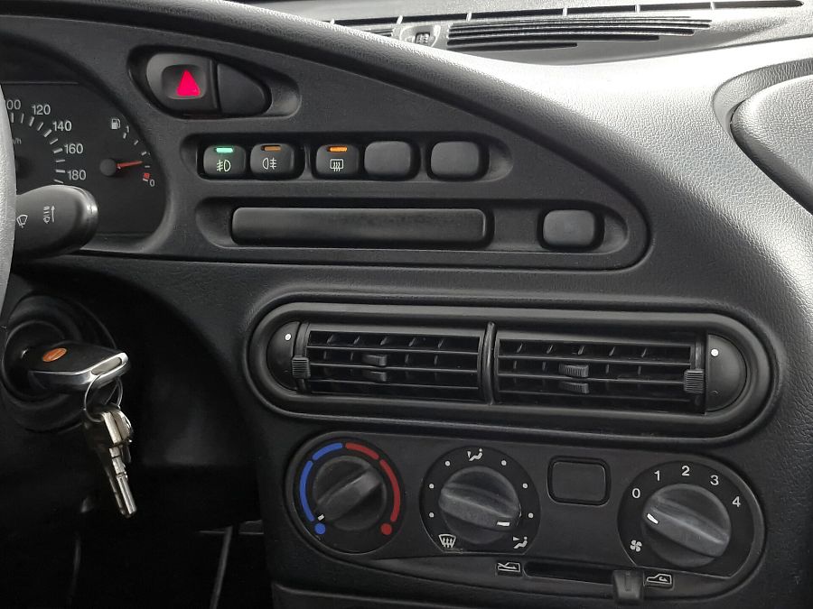 Chevrolet Niva 1.7 MT (80 л.с.) 4WD, 2012