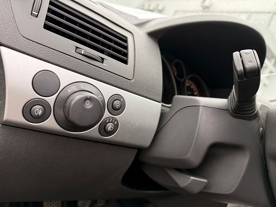Opel Astra 1.6 MT (115 л.с.), 2011 Opel Astra 1.6 MT (115 л.с.), 2011