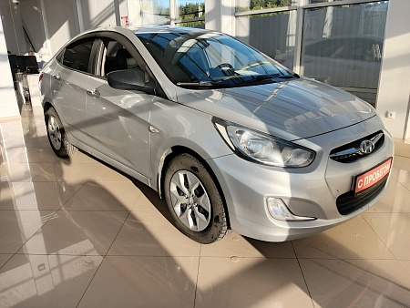 Hyundai Solaris 1.4 MT (107 л.с.), 2012