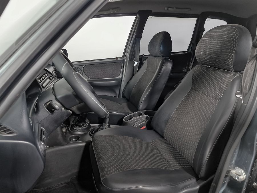 Chevrolet Niva 1.7 MT (80 л.с.) 4WD, 2011 Chevrolet Niva 1.7 MT (80 л.с.) 4WD, 2011