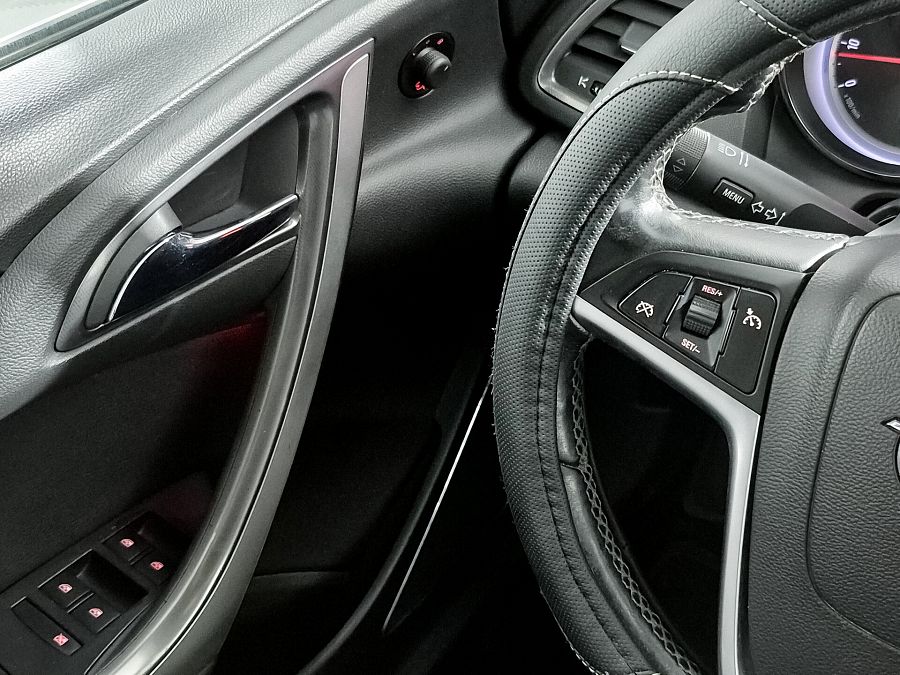 Opel Astra 1.6 AT (115 л.с.), 2011 Opel Astra 1.6 AT (115 л.с.), 2011