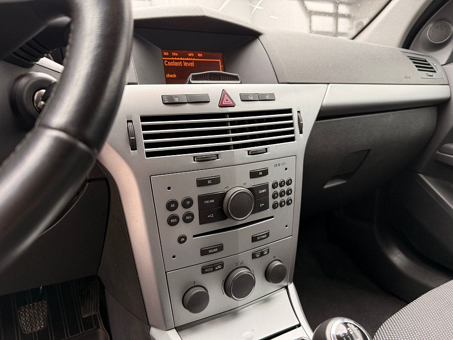 Opel Astra 1.6 MT (115 л.с.), 2011 Opel Astra 1.6 MT (115 л.с.), 2011