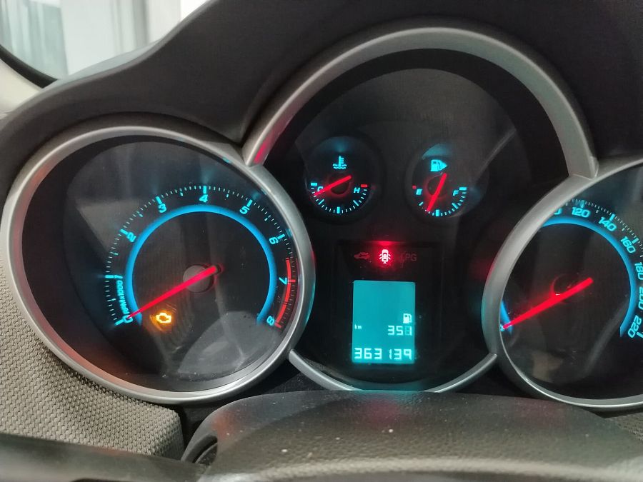 Chevrolet Cruze 1.6 MT (109 л.с.), 2013