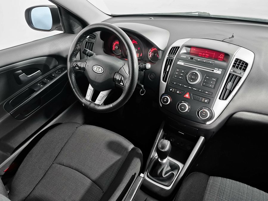 Kia Ceed 1.6 MT (122 л.с.), 2010 Kia Ceed 1.6 MT (122 л.с.), 2010
