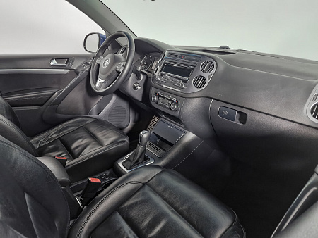Volkswagen Tiguan 2.0 AT (170 л.с.) 4WD, 2011 — купить в Нижнем Новгороде