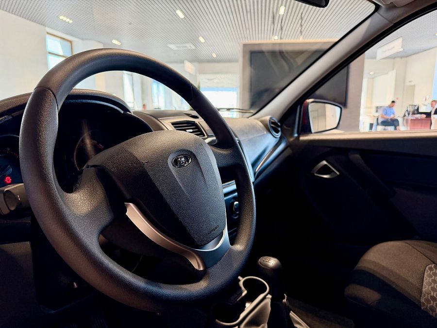 Lada (Ваз) Granta 1.6 MT (90 л.с.), 2026 Lada (Ваз) Granta 1.6 MT (90 л.с.), 2026