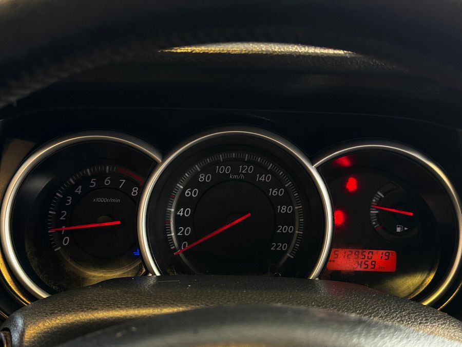 Nissan Tiida 1.6 MT (110 л.с.), 2010 Nissan Tiida 1.6 MT (110 л.с.), 2010