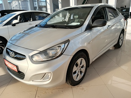 Hyundai Solaris 1.4 MT (107 л.с.), 2012