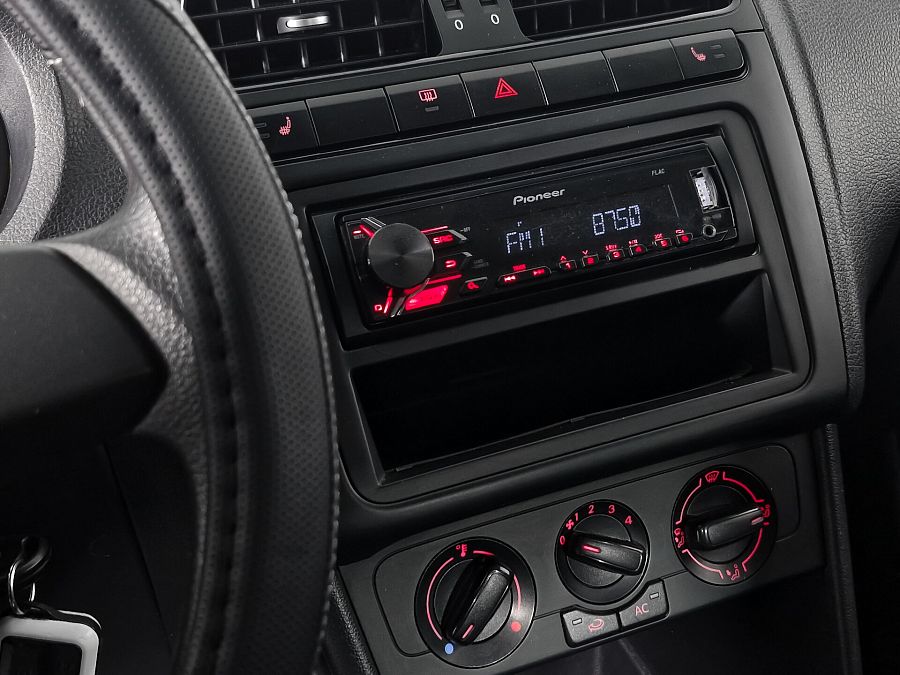 Volkswagen Polo 1.6 MT (105 л.с.), 2012