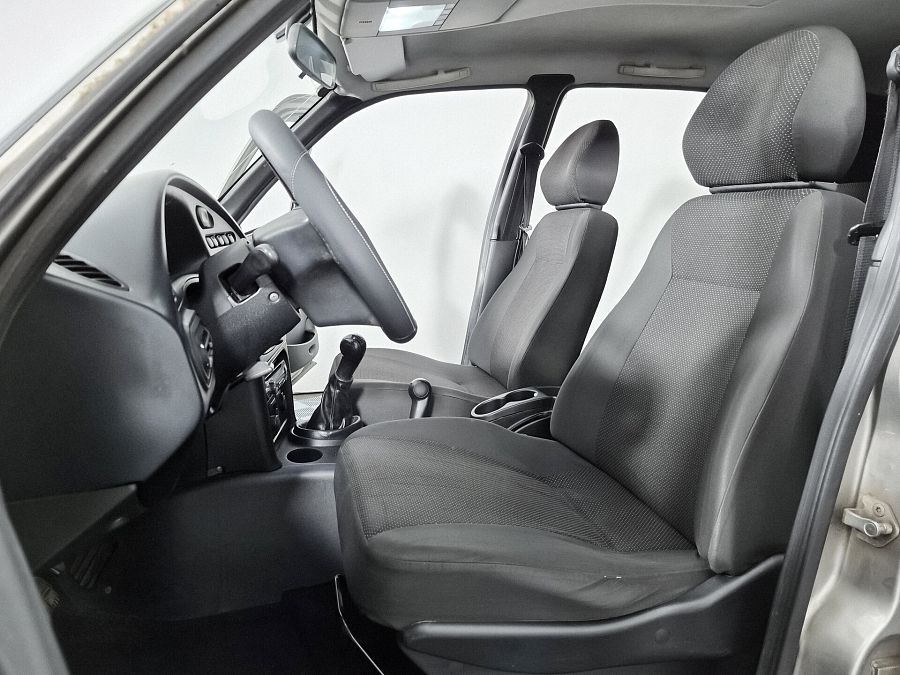 Chevrolet Niva 1.7 MT (80 л.с.) 4WD, 2011