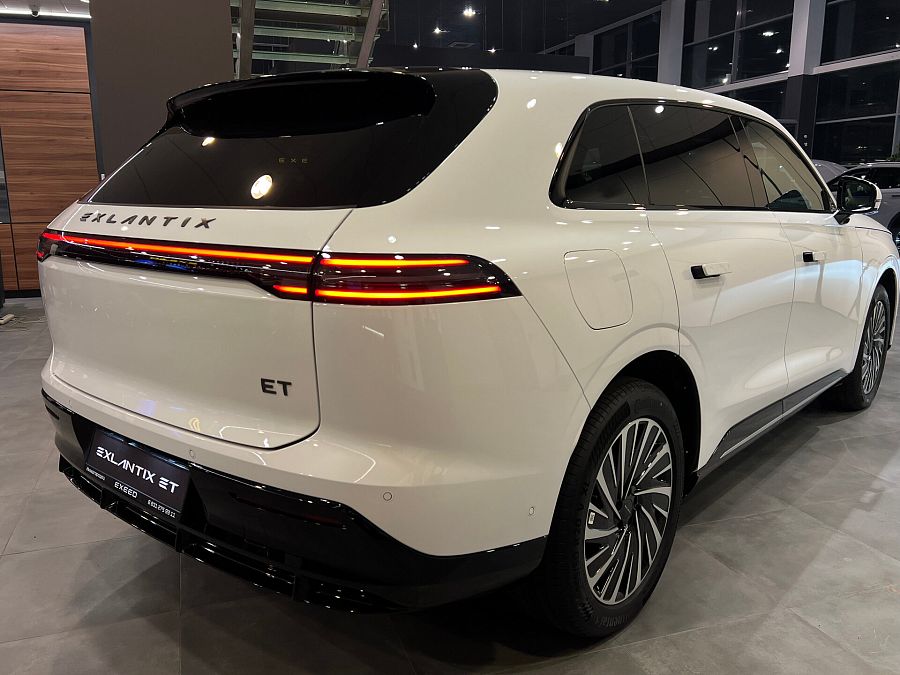 Exeed Exlantix ET 1.5hyb AT (469 л.с.) 4WD, 2025