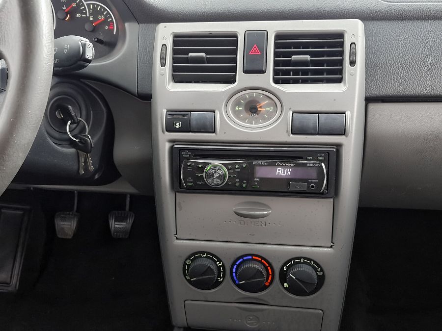 Lada (Ваз) Priora 1.6 MT (98 л.с.), 2010