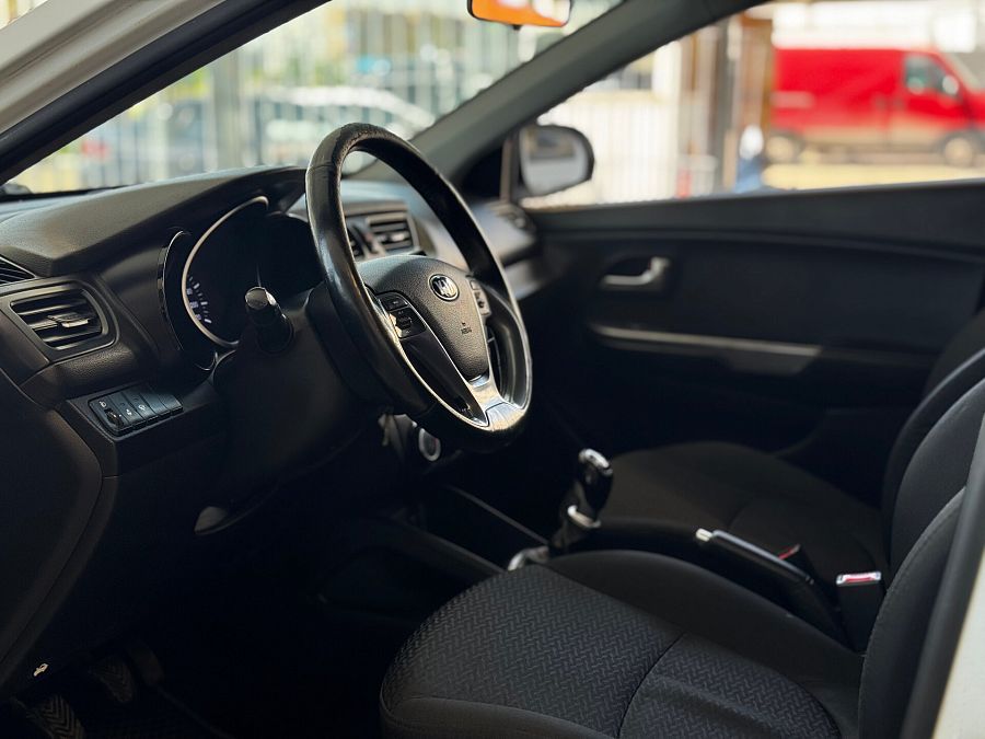 Kia Rio 1.6 MT (123 л.с.), 2016