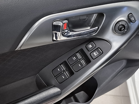 Kia Cerato 6-speed 1.6 AT (126 л.с.), 2013 Kia Cerato 6-speed 1.6 AT (126 л.с.), 2013 — купить в Нижнем Новгороде