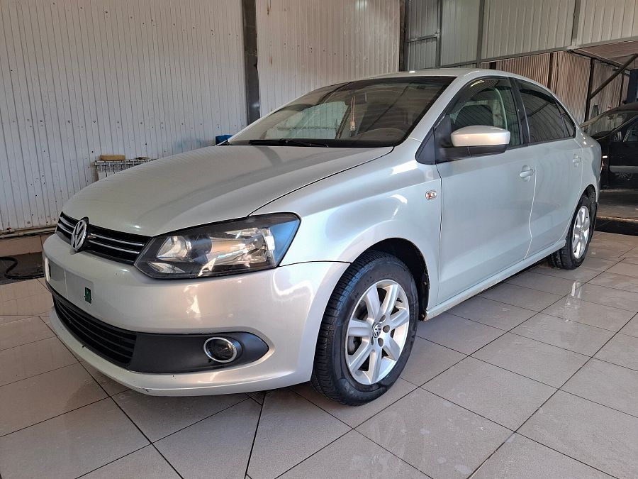 Volkswagen Polo 1.6 AT (105 л.с.), 2012
