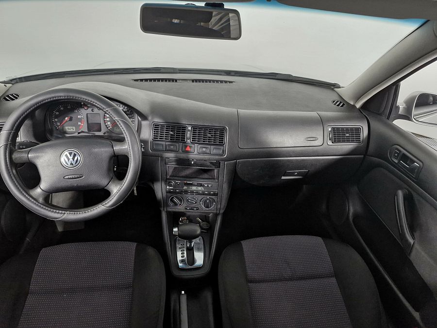 Volkswagen Golf 1.6 AT (102 л.с.), 2002
