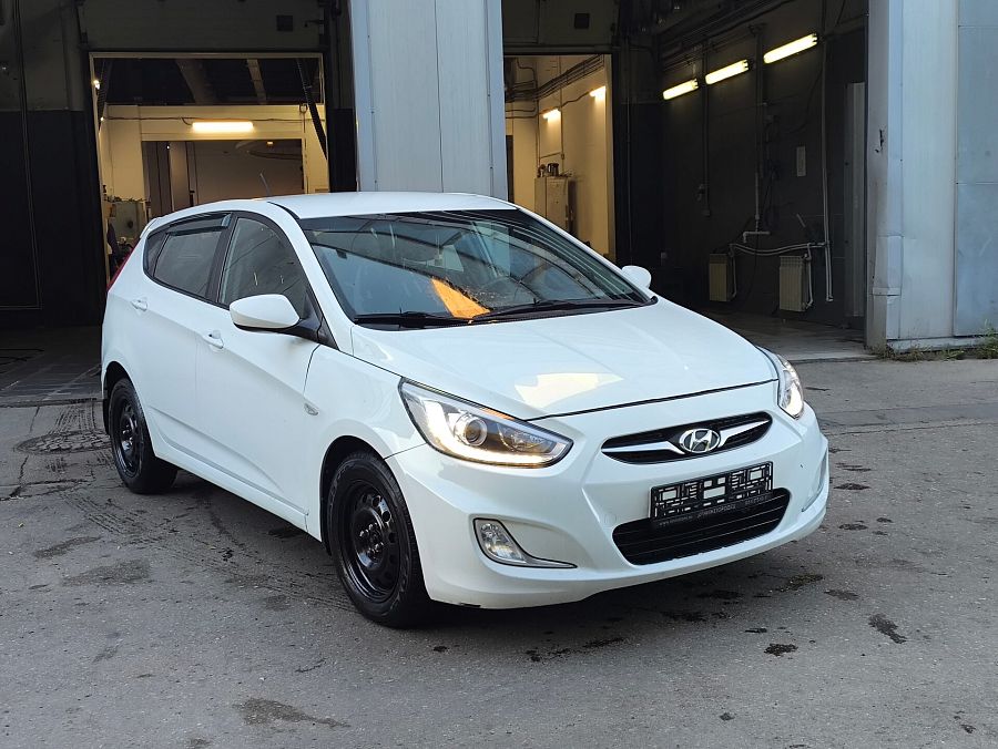 Hyundai Solaris 1.6 AT (123 л.с.), 2013 Hyundai Solaris 1.6 AT (123 л.с.), 2013