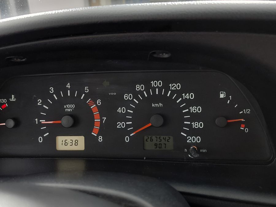 Chevrolet Niva 1.7 MT (80 л.с.) 4WD, 2012