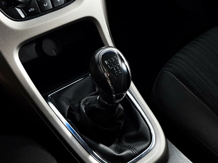 Opel Astra 1.6 MT (115 л.с.), 2012