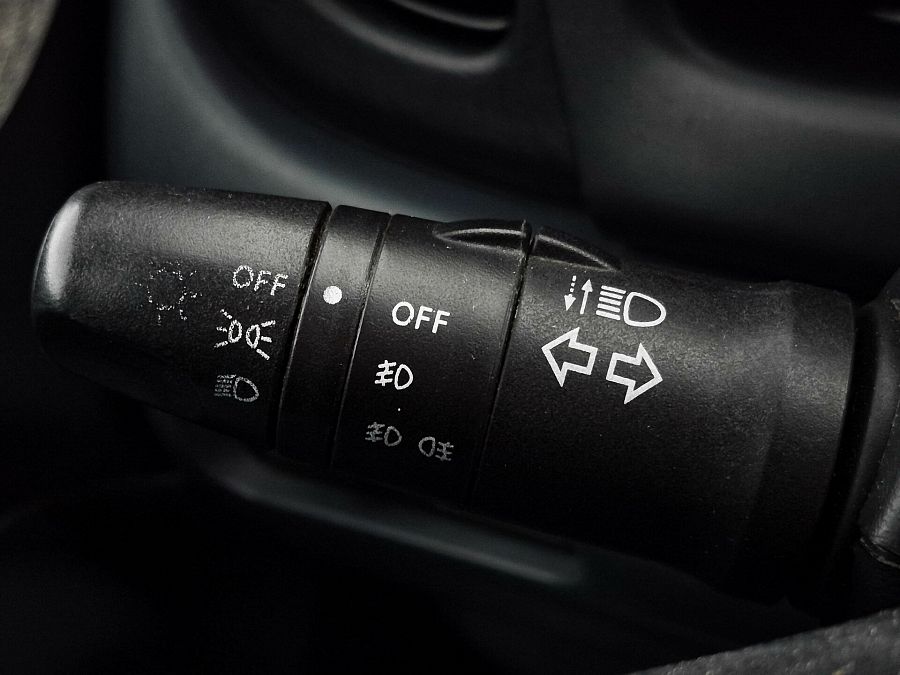 Nissan Almera 1.5 MT (98 л.с.), 2005
