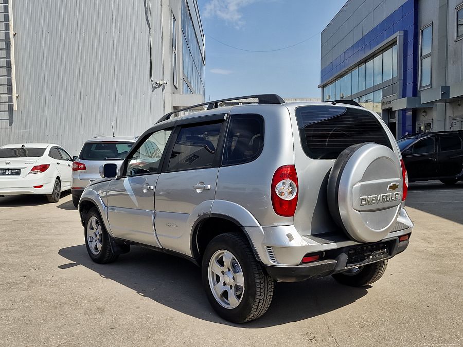 Chevrolet Niva 1.7 MT (80 л.с.) 4WD, 2011 Chevrolet Niva 1.7 MT (80 л.с.) 4WD, 2011