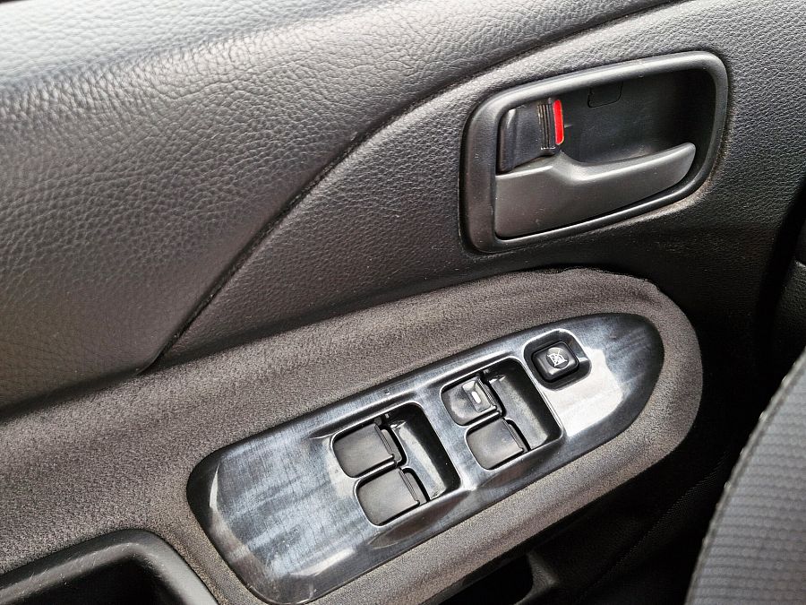 Mitsubishi Lancer 1.6 MT (98 л.с.), 2004
