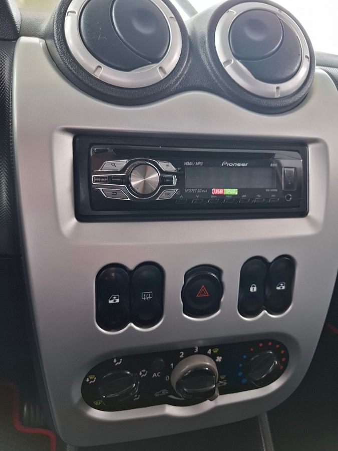 Renault Sandero 1.6 MT (84 л.с.), 2012 Renault Sandero 1.6 MT (84 л.с.), 2012