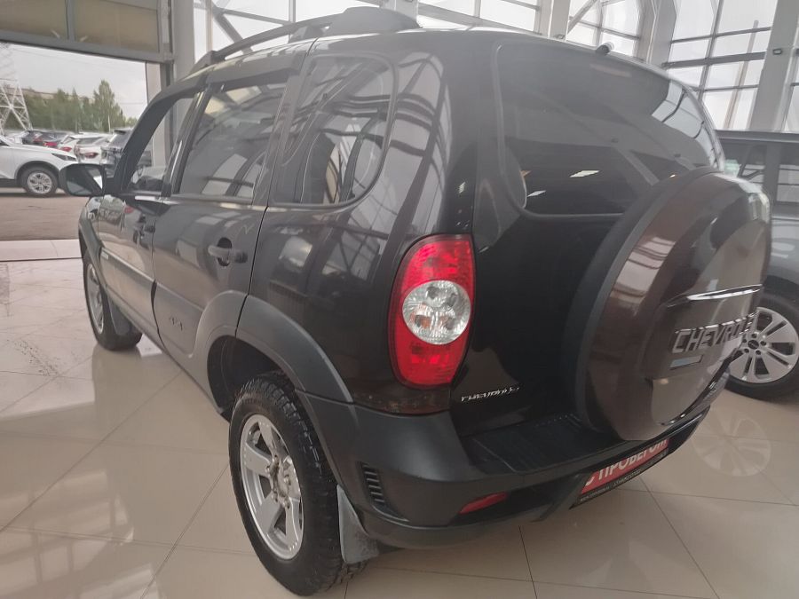 Chevrolet Niva 1.7 MT (80 л.с.) 4WD, 2011