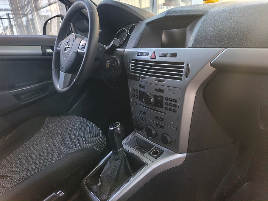 Opel Astra 1.6 MT (115 л.с.), 2011