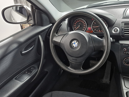 BMW 1 серии 116i 1.6 AT (115 л.с.), 2010 BMW 1 серии 116i 1.6 AT (115 л.с.), 2010 — купить в Нижнем Новгороде