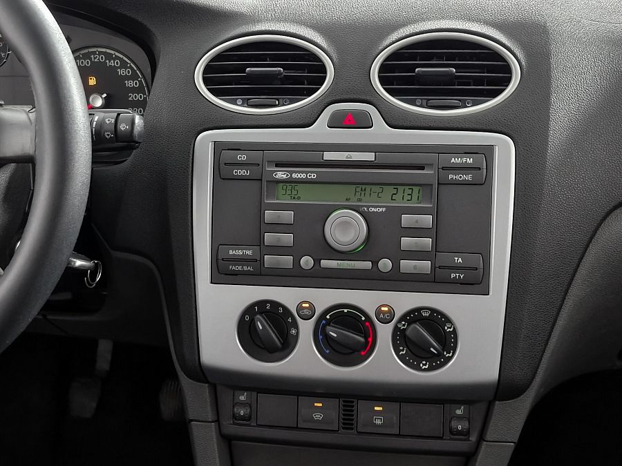 Ford Focus 1.6 MT (100 л.с.), 2005