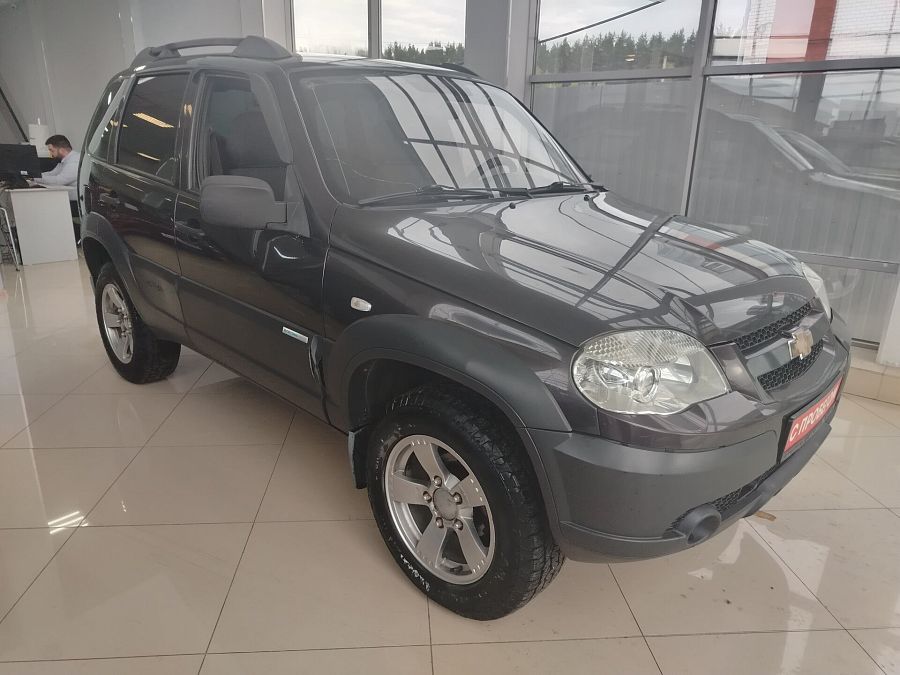 Chevrolet Niva 1.7 MT (80 л.с.) 4WD, 2011