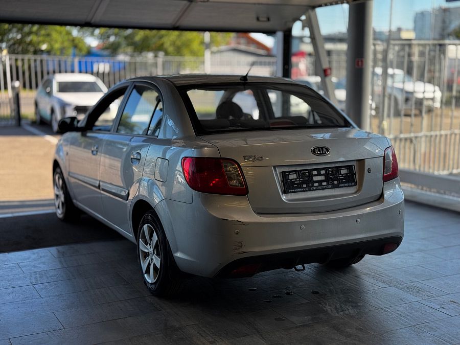 Kia Rio 1.4 MT (95 л.с.), 2011