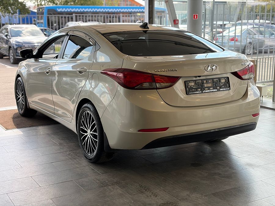 Hyundai Elantra 1.6 AT (132 л.с.), 2015