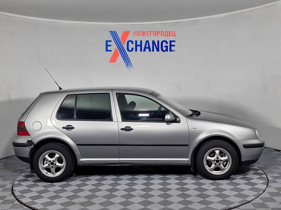 Volkswagen Golf 1.6 AT (102 л.с.), 2002