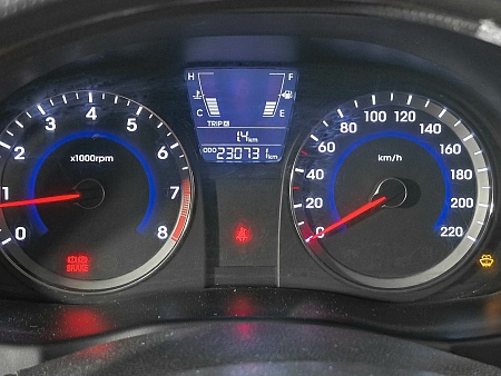 Hyundai Solaris 1.6 MT (123 л.с.), 2012