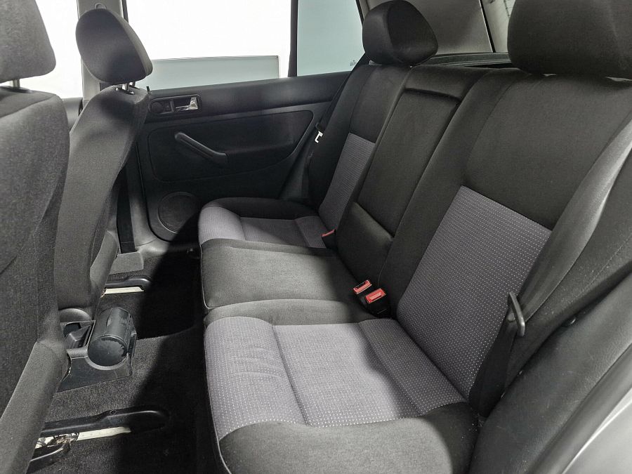 Volkswagen Golf 1.6 AT (102 л.с.), 2002
