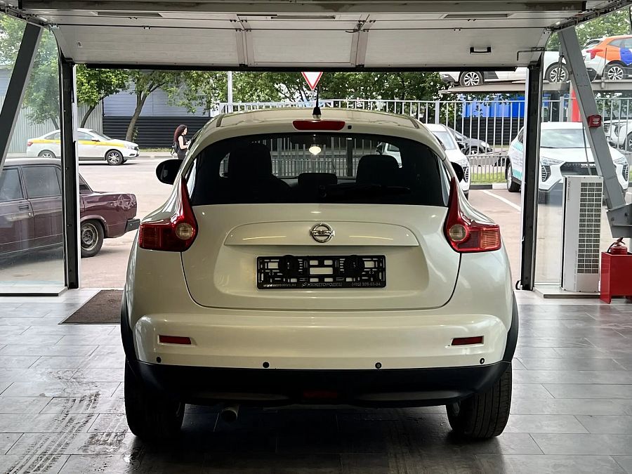 Nissan Juke 1.6 CVT (190 л.с.) 4WD, 2011