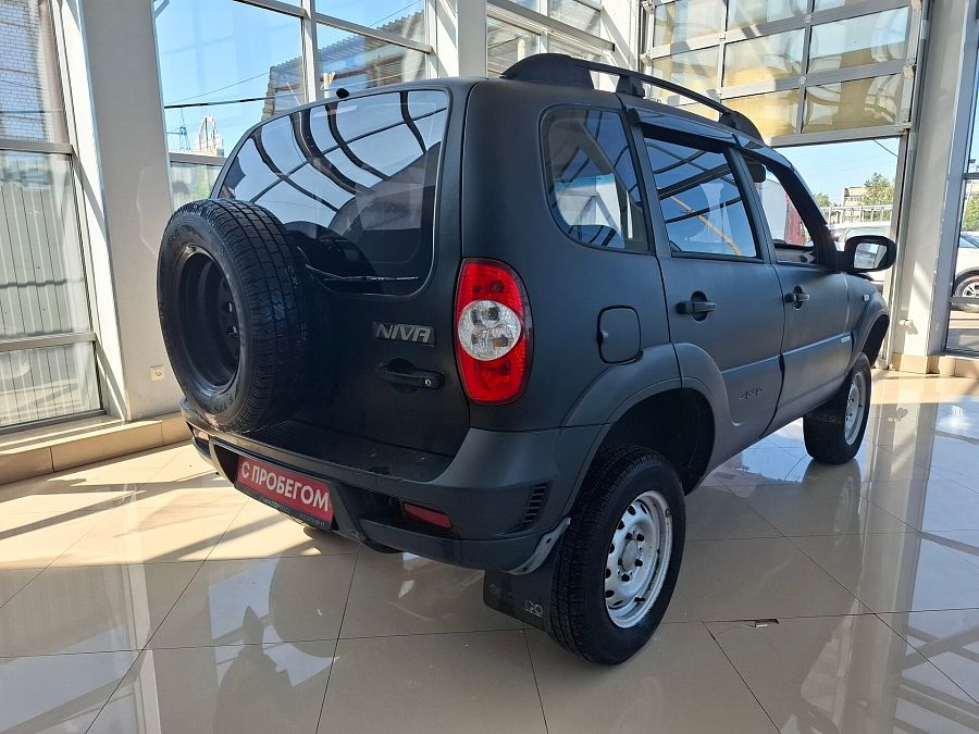 Chevrolet Niva 1.7 MT (80 л.с.) 4WD, 2011