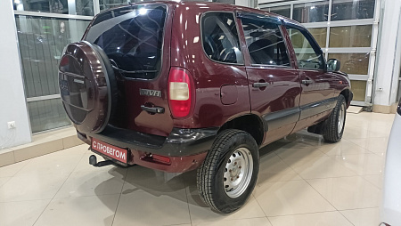 Chevrolet Niva 1.7 MT (80 л.с.) 4WD, 2004 — купить в Нижнем Новгороде