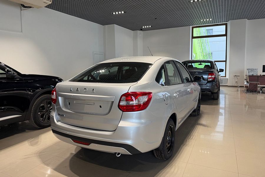 Lada (Ваз) Granta 1.6 MT (90 л.с.), 2026 Lada (Ваз) Granta 1.6 MT (90 л.с.), 2026