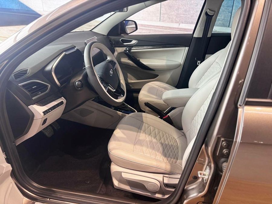 Lada (ВАЗ) Aura 1.8 CVT (122 л.с.), 2025