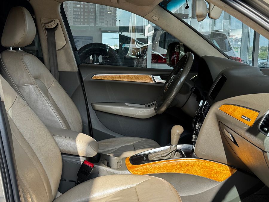 Audi Q5 2.0 AMT (211 л.с.) 4WD, 2011